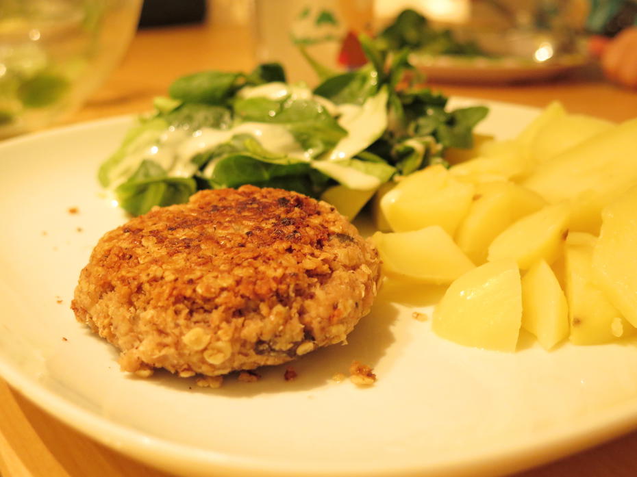 Photo d'un plat de Burgers d'haricots blancs et noix