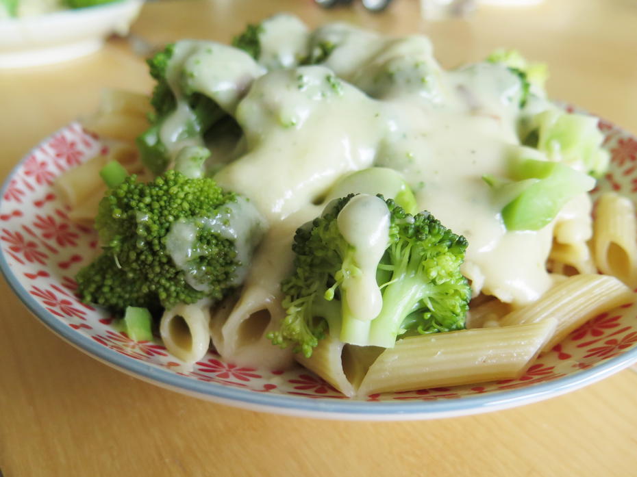 Photo d'un plat de Pâtes au brocoli et fromage végétalien