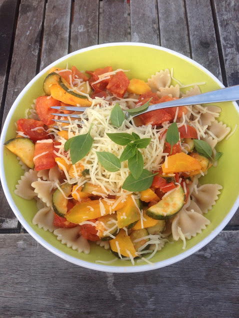 Photo d'un plat de Pâtes d'été aux légumes tricolores