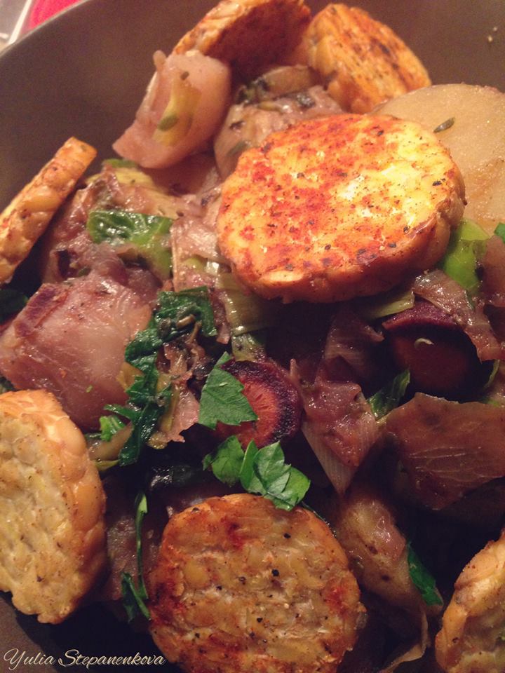 Photo d'un plat de Poêlée automnale au tempeh fûmé