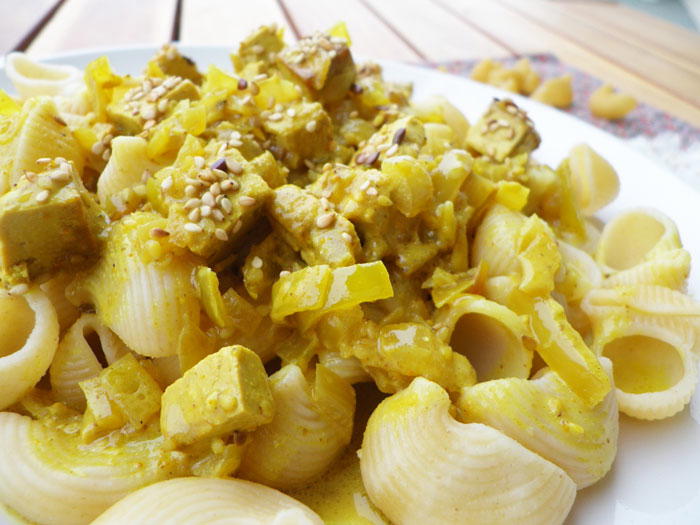 Photo d'un plat de Sauté de tofu coco-curry-sésame